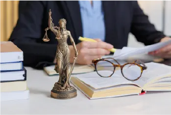 Persona con mazo representando Servicios Adicionales